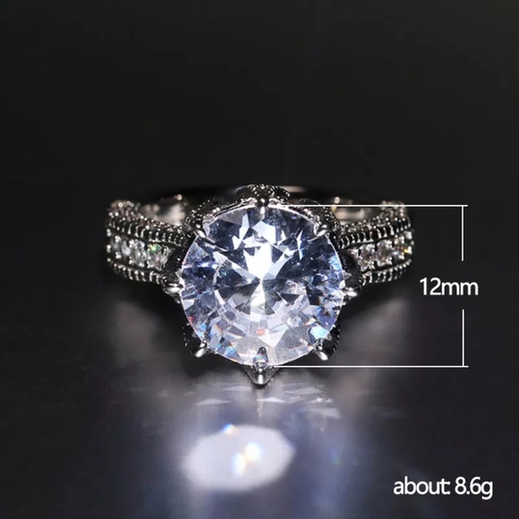 Formidable Large Round Cut White Diamond Ring - Picture 5 of 5